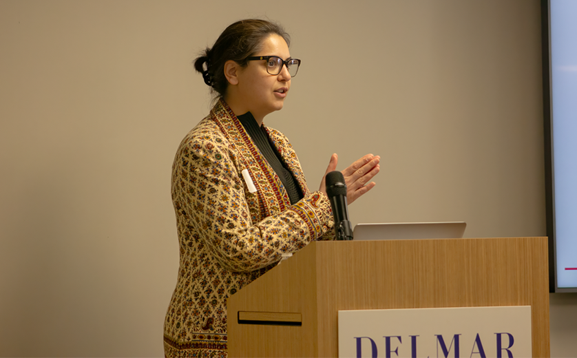Naseh presents new research on social connectedness among Afghan refugees in St. Louis at an event April 1 at Delmar DivINe. (Photo: Bati Sevinc)